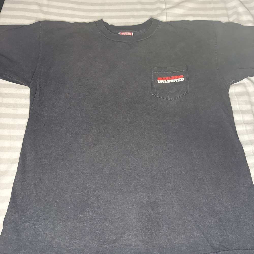Vintage 90s Marlboro Unlimited T-Shirt Smoking Lizard Gecko Pocket USA Size XL